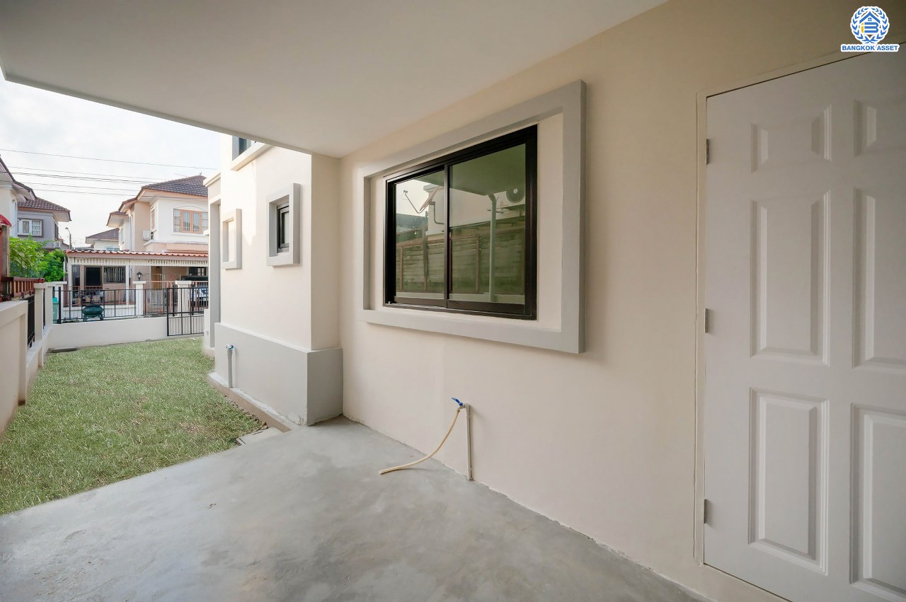 บ้านเดี่ยวมือสอง โครงการ ศศิธร บางบอน3 รองรับทุกความสุข เนื้อที่ 53.7 ตร.ว. ฟังก์ชัน 3 ห้องนอน 2 ห้องน้ำ 1 ห้องอเนกประสงค์ จอดรถได้ 2 คัน บนทำเลใกล้รถไฟฟ้าสายสีน้ำเงิน "สถานีหลักสอง" และจุดขึ้นทางด่วน "พระราม2" และ The Mall บางแค...